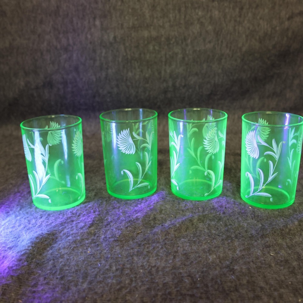 Vintage Unmarked Green Vaseline Glass Floral Uranium Shot Glasses Set 4 Decor - Picture 3 of 8